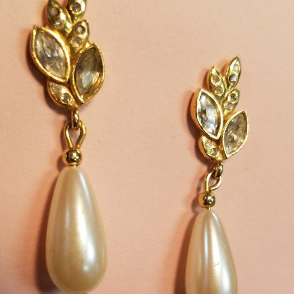 Costume Jewelry_ Faux Pearl